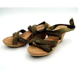 Minnetonka Shoes women's 9 tan‎ Ankle Strap Women's Sandals